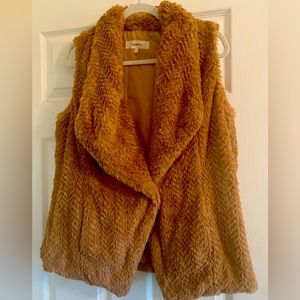 Wildflowers faux fur vest size s camel color